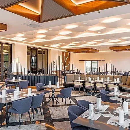 Отель Korineum Golf & 5*