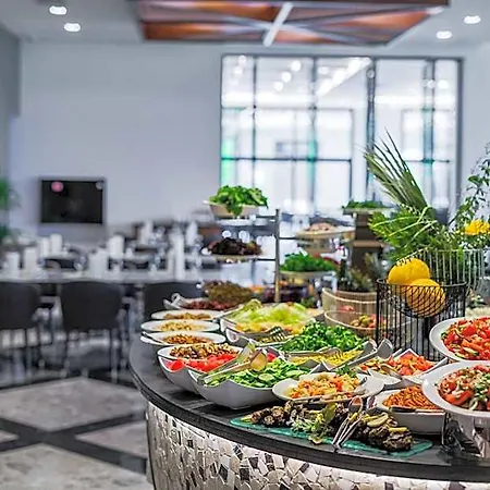 Korineum Golf & Отель Кирения