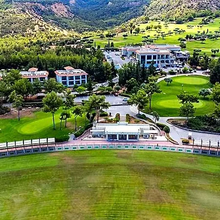 Korineum Golf & Отель Кирения
