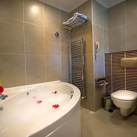 Отель Korineum Golf & 5*